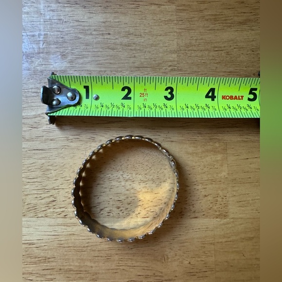 Vintage Monet Gold Tone Oval Hinged Bangle Bracelet Signed - GORGEOUS - Picture 4 of 5